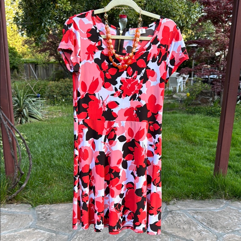 🩷 MICHAEL KORS; Beautiful, Coral/Peach/Black Floral Stretchy Dress; Misses M!